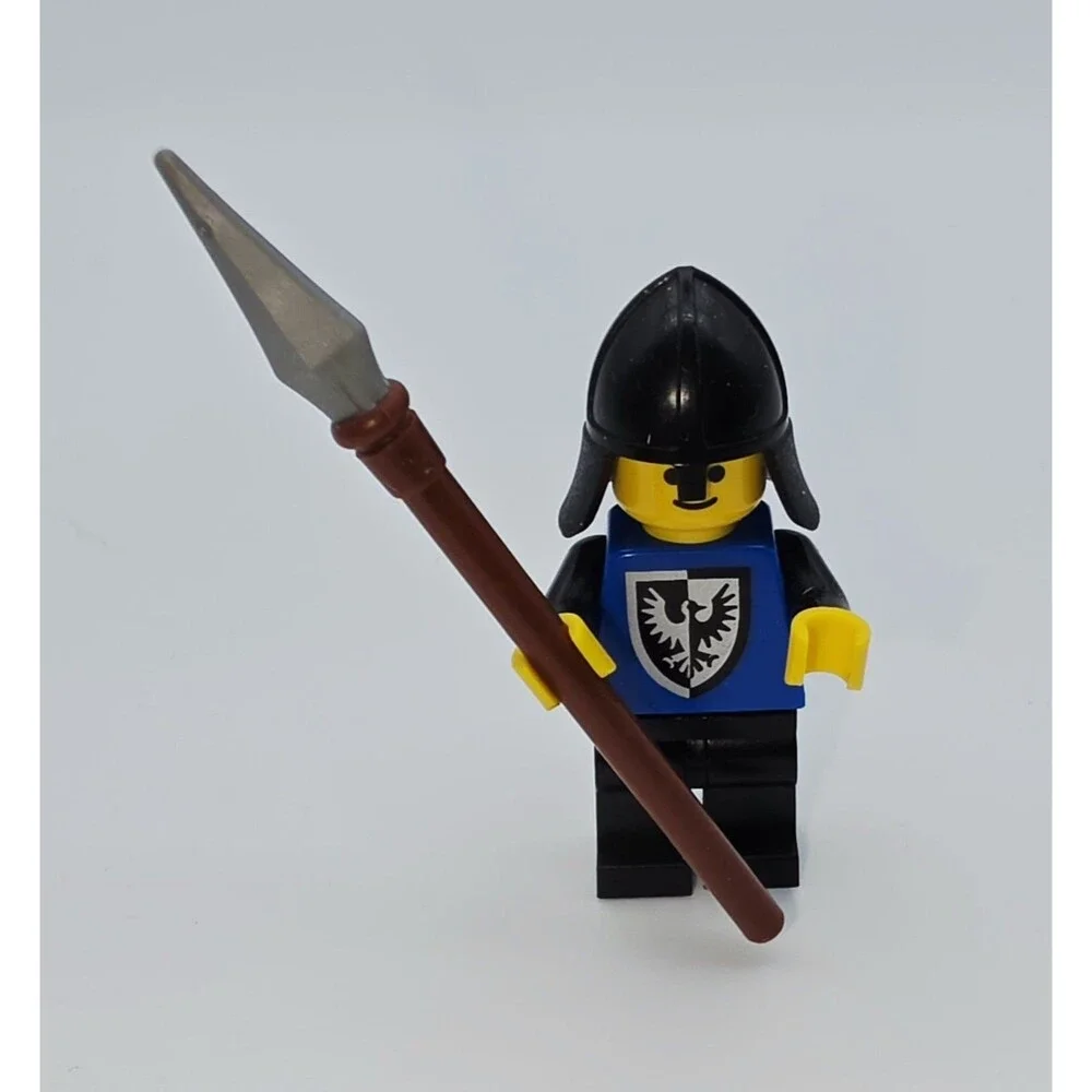 Vintage LEGO Castle Black Falcon Guard Minifigure Spear Helmet cas101a cas301